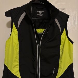Brooks women’s reflective running vest Medium